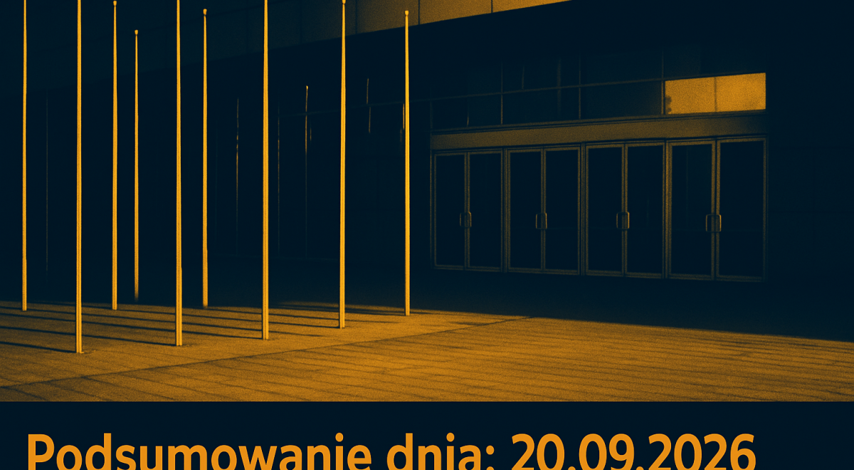 Budynek konferencyjny z przeszklonym wejściem i pustymi masztami przed wejściem.