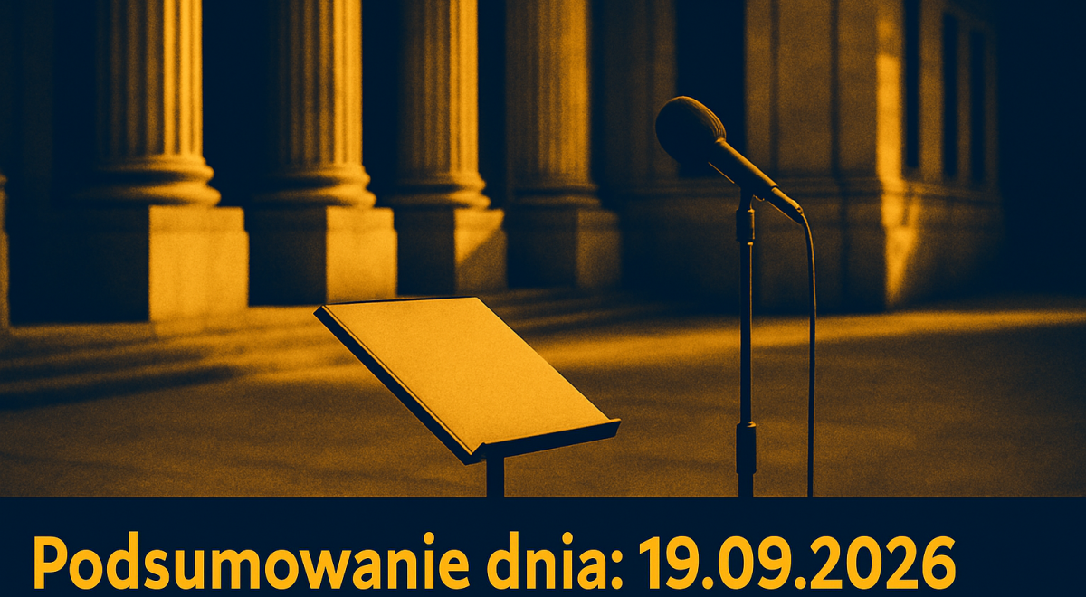 Budynek rządowy z kolumnami oraz zamknięty folder i mikrofon na pierwszym planie.