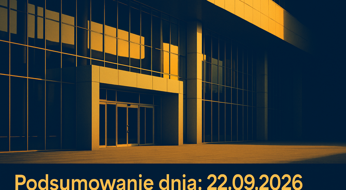 Gmach międzynarodowego centrum konferencyjnego z przeszkloną fasadą i pustym placem przed wejściem.