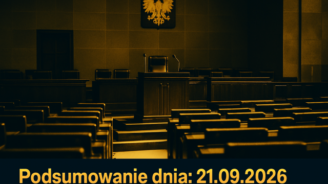 Pusta sala parlamentarna z mównicą i rzędami miejsc dla posłów.