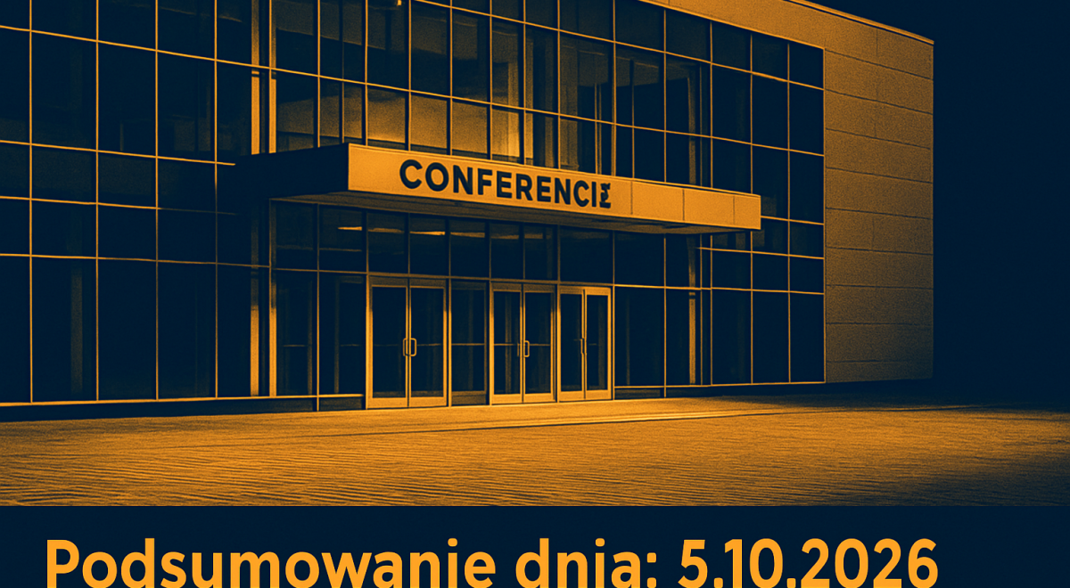 Budynek centrum konferencyjnego z pustym placem przed wejściem
